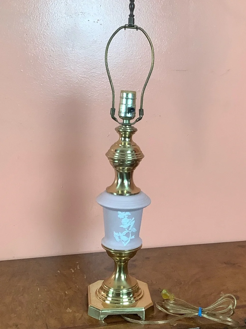 Vintage Pink Jasperware Style Table Lamp Brass Base White Bird Floral Relief 25
